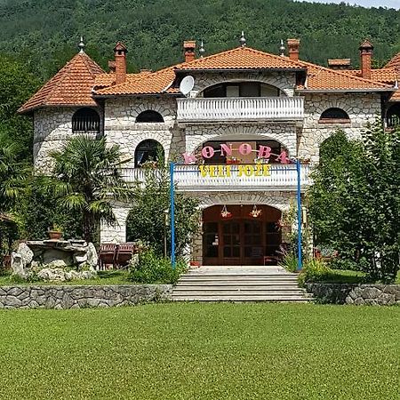 Hotel Sara à Buzet Extérieur photo