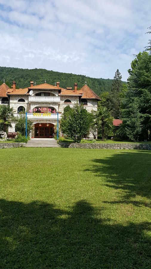 Hotel Sara à Buzet Extérieur photo